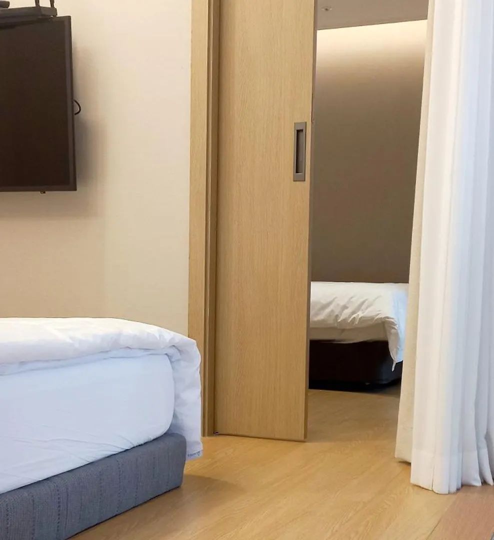 Aparthotel Mansion216, Haeundae Beach'S New Residence Is 2 Minutes Away From Haeundae Station And Offers Luggage Storage Service And Early Check-In, 31St Floor City View