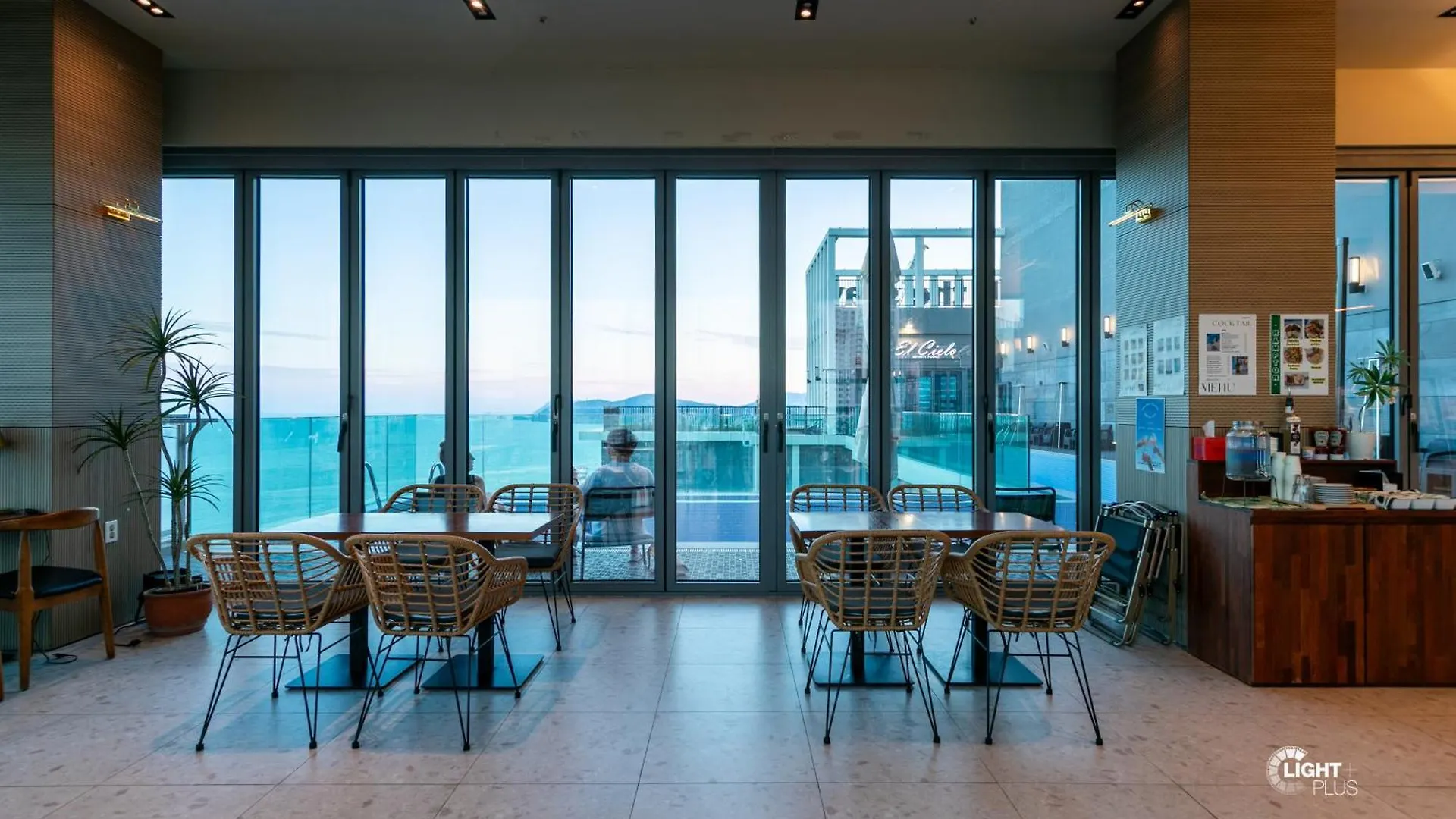Aparthotel Mansion216, Haeundae Beach'S New Residence Is 2 Minutes Away From Haeundae Station And Offers Luggage Storage Service And Early Check-In, 31St Floor City View South Korea